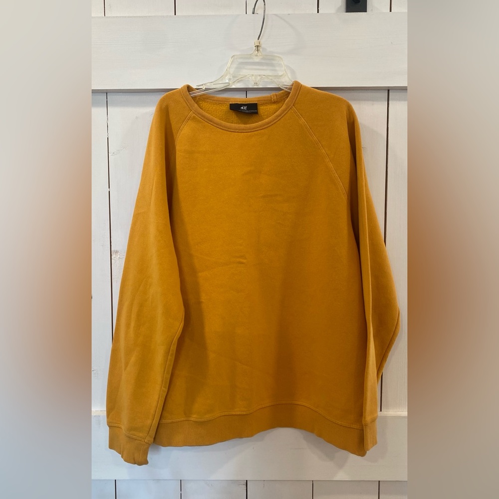 Oversized yellow crew neck